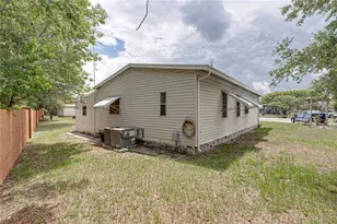 35921 Tanda Cir, Zephyrhills, FL 33541 - Photo 40