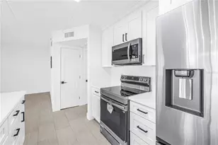 10375 Paradise Blvd, Treasure Island, FL 33706 - Photo 16