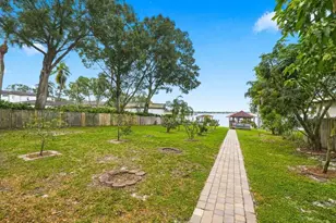 12006 Waterside Ct, Tampa, FL 33612 - Photo 16