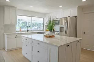 1880 Tanglewood Dr NE, Saint Petersburg, FL 33702 - Photo 16