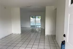 10611 N Altman St, Tampa, FL 33612 - Photo 6