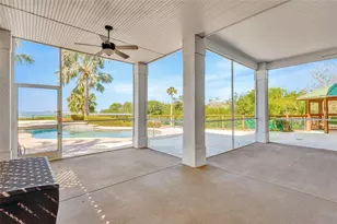 511 Seaview Dr, Tarpon Springs, FL 34689 - Photo 8