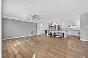 1276 37th Ave NE, Saint Petersburg, FL 33704 - Photo 6