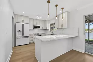 6497 Cape Hatteras Way NE, Saint Petersburg, FL 33702 - Photo 10