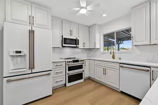 6497 Cape Hatteras Way NE, Saint Petersburg, FL 33702 - Photo 12