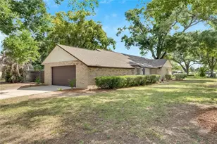 2207 Parkwood Dr, Valrico, FL 33594 - Photo 6