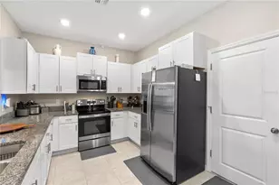 843 Royal Empress Dr, Ruskin, FL 33570 - Photo 10