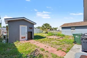 614 W 6th St, Lakeland, FL 33805 - Photo 16