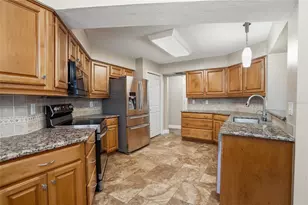 2715 Mock Orange Ct, Valrico, FL 33594 - Photo 20
