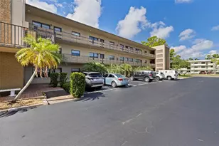 5975 Terrace Park Dr N, Saint Petersburg, FL 33709 - Photo 2