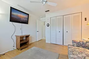 5975 Terrace Park Dr N, Saint Petersburg, FL 33709 - Photo 16