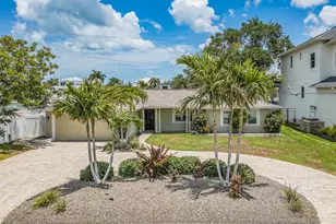 40 Sunset Bay Dr, Belleair, FL 33756 - Photo 2