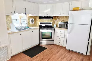 425 Mt Piney Ave NE, Saint Petersburg, FL 33702 - Photo 6