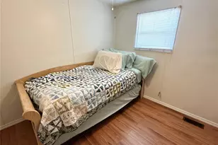 425 Mt Piney Ave NE, Saint Petersburg, FL 33702 - Photo 18