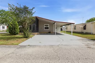 36131 Zinnia St, Zephyrhills, FL 33541 - Photo 2