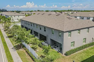 817 Royal Empress Dr, Ruskin, FL 33570 - Photo 6