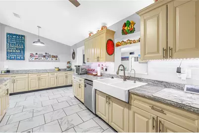 687 Jasmine Way S, Saint Petersburg, FL 33705 - Photo 6