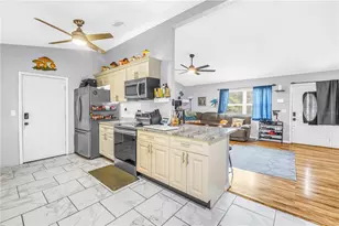 687 Jasmine Way S, Saint Petersburg, FL 33705 - Photo 14
