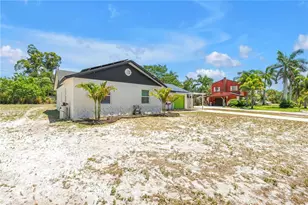 687 Jasmine Way S, Saint Petersburg, FL 33705 - Photo 42