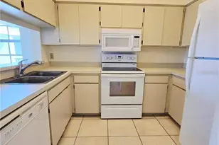 6802 Stonesthrow Cir N, Saint Petersburg, FL 33710 - Photo 14
