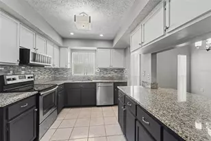 803 High Point Ct, Tarpon Springs, FL 34689 - Photo 2