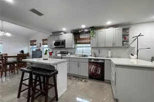 8002 48th Ave N, Saint Petersburg, FL 33709 - Photo 4