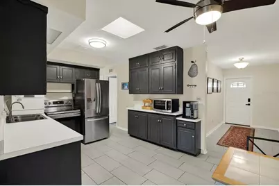 6240 39th Avenue N, Saint Petersburg, FL 33709 - Photo 8