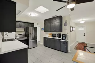 6240 39th Ave N, Saint Petersburg, FL 33709 - Photo 8