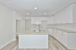 8410 Lava Pl, Tampa, FL 33615 - Photo 10