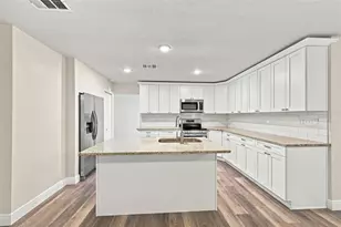 8410 Lava Pl, Tampa, FL 33615 - Photo 14