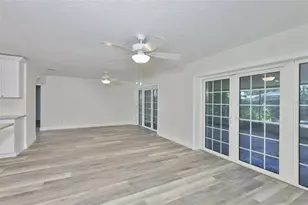 8410 Lava Pl, Tampa, FL 33615 - Photo 16