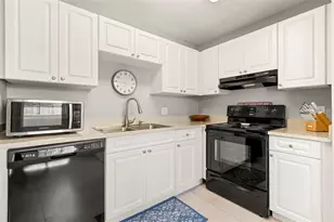 13762 Orange Sunset Dr, Tampa, FL 33618 - Photo 12