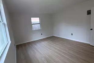 10543 51st Terrace N, Saint Petersburg, FL 33708 - Photo 12