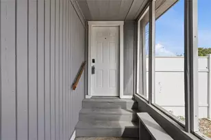 920 E Annie St, Tampa, FL 33612 - Photo 2