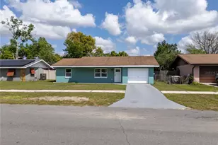 39443 8th Ave, Zephyrhills, FL 33542 - Photo 2