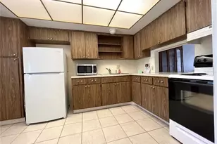 8651 10th St N, Saint Petersburg, FL 33702 - Photo 22