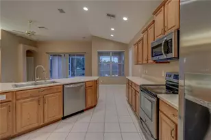 10215 Evergreen Hill Dr, Tampa, FL 33647 - Photo 12