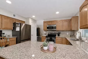 1227 Rainbrook Cir, Valrico, FL 33596 - Photo 12