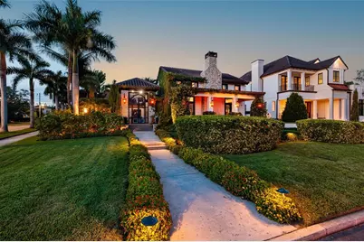 200 Brightwaters Boulevard NE, Saint Petersburg, FL 33704 - Photo 2