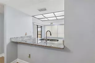 4745 Puritan Cir, Tampa, FL 33617 - Photo 12