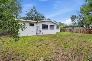 7815 Pine Hill Dr, Tampa, FL 33617 - Photo 10