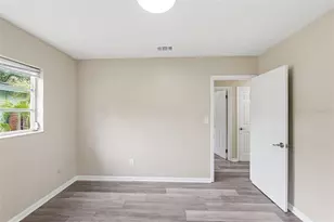 7815 Pine Hill Dr, Tampa, FL 33617 - Photo 18