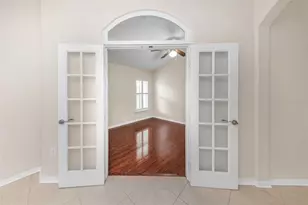 19238 Weymouth Dr, Land O Lakes, FL 34638 - Photo 6