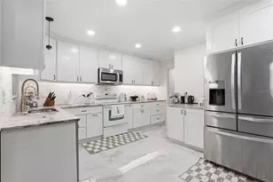 15040 Lake Magdalene Blvd, Tampa, FL 33618 - Photo 26