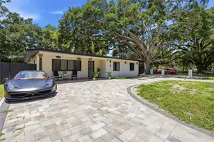 15040 Lake Magdalene Blvd, Tampa, FL 33618 - Photo 6