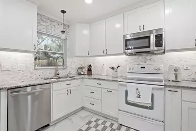 15040 Lake Magdalene Boulevard, Tampa, FL 33618 - Photo 28