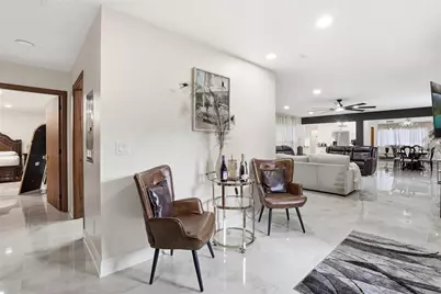 15040 Lake Magdalene Boulevard, Tampa, FL 33618 - Photo 30