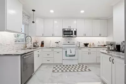 15040 Lake Magdalene Boulevard, Tampa, FL 33618 - Photo 30
