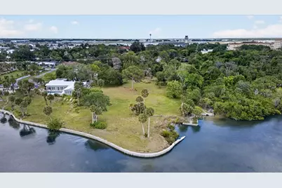 8258 Longbay Blvd, Sarasota, FL 34234 - Photo 10