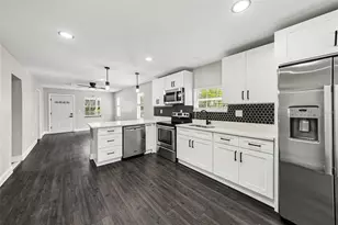 1204 E Cayuga St, Tampa, FL 33603 - Photo 2
